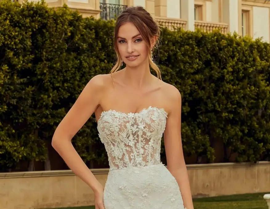 Model wearing a white Sweetheart Gown